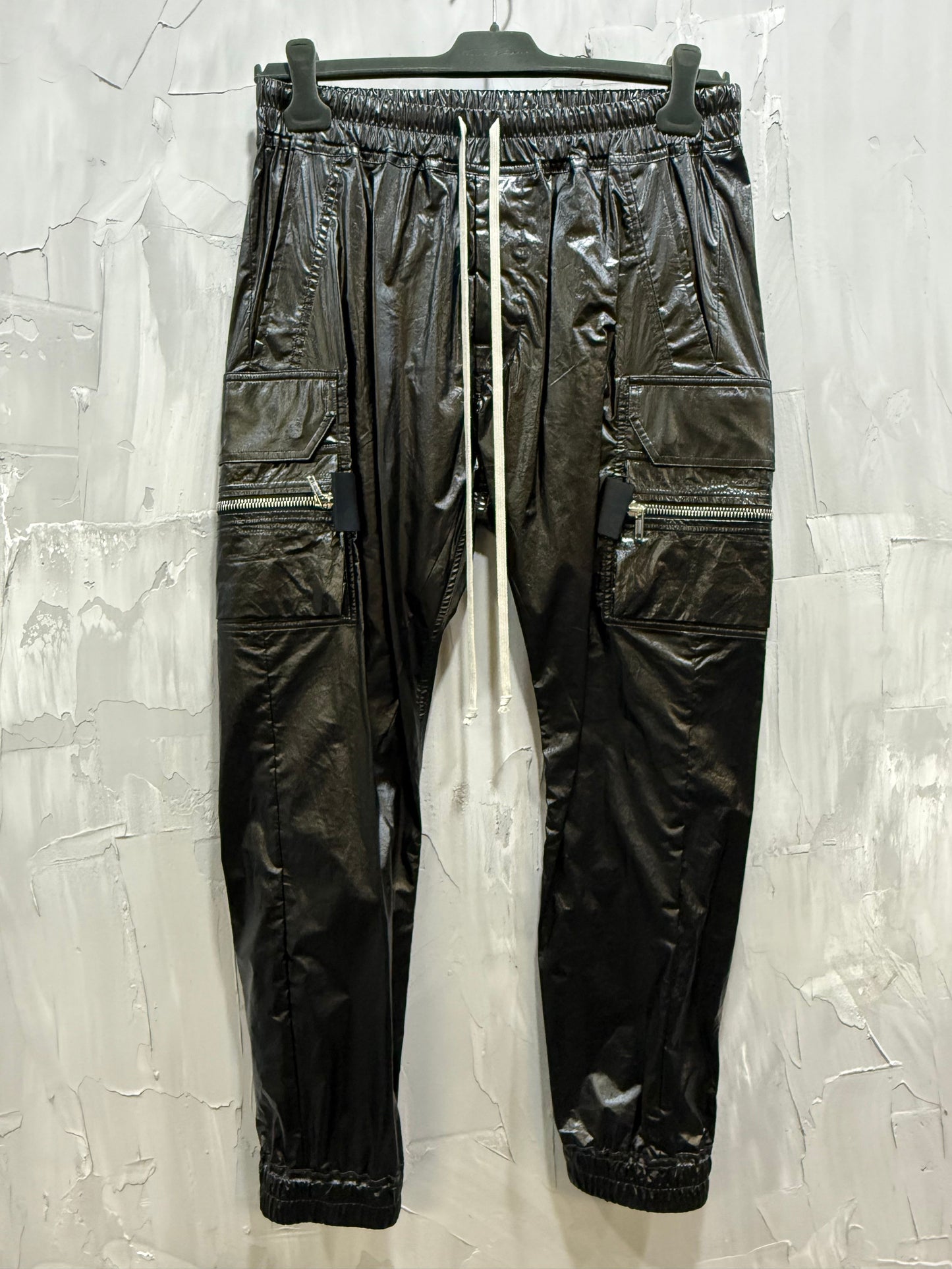 Mastodon Cargo Black