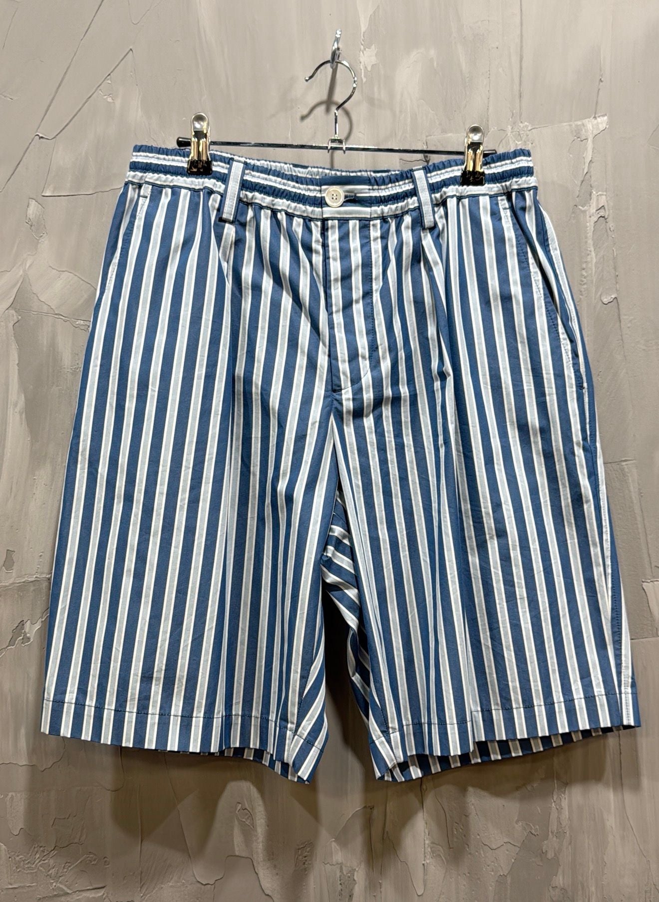 STRIPED COMPACT POPLIN SHORT OPAL