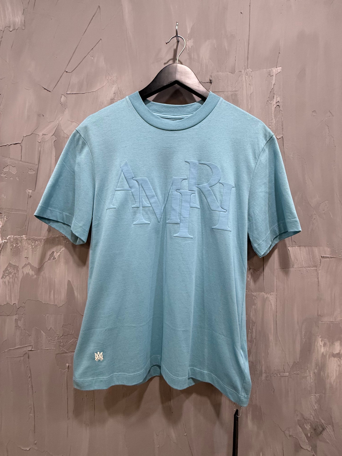 AMIRI STAGGERED LOGO TEE AIR BLUE