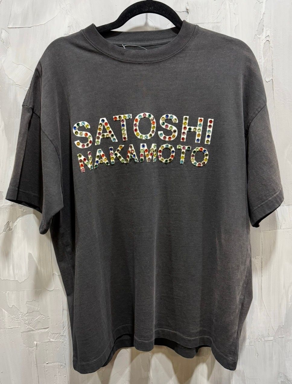 WASHED BLACK' PEARL STUDDED LOGO TEE