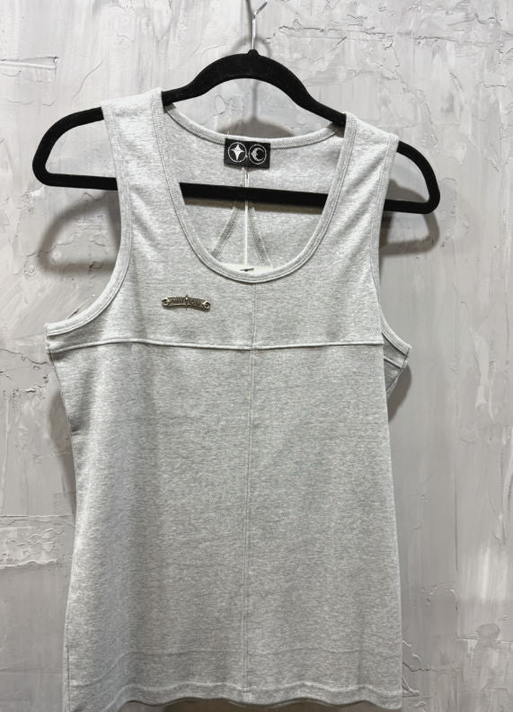 Kuro Ribbed Metal Plaque Tank Top Grey