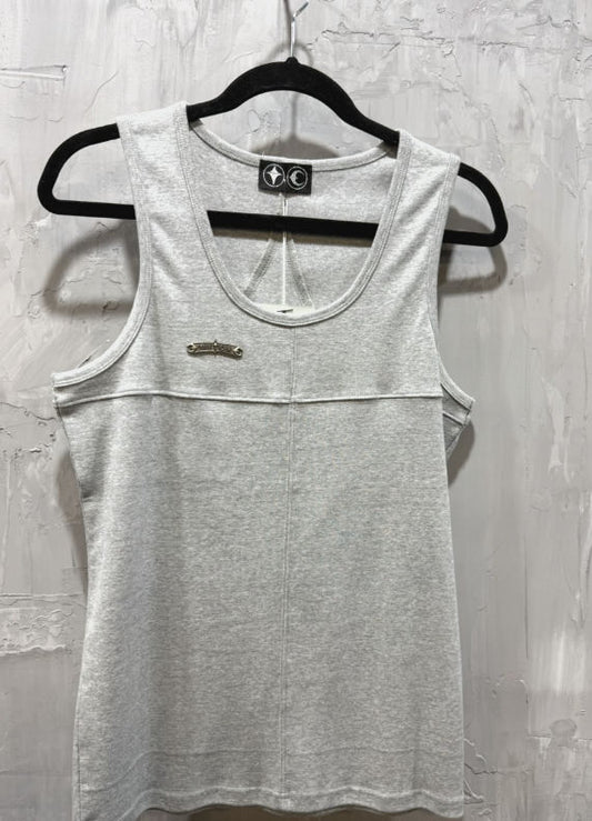 Kuro Ribbed Metal Plaque Tank Top Grey