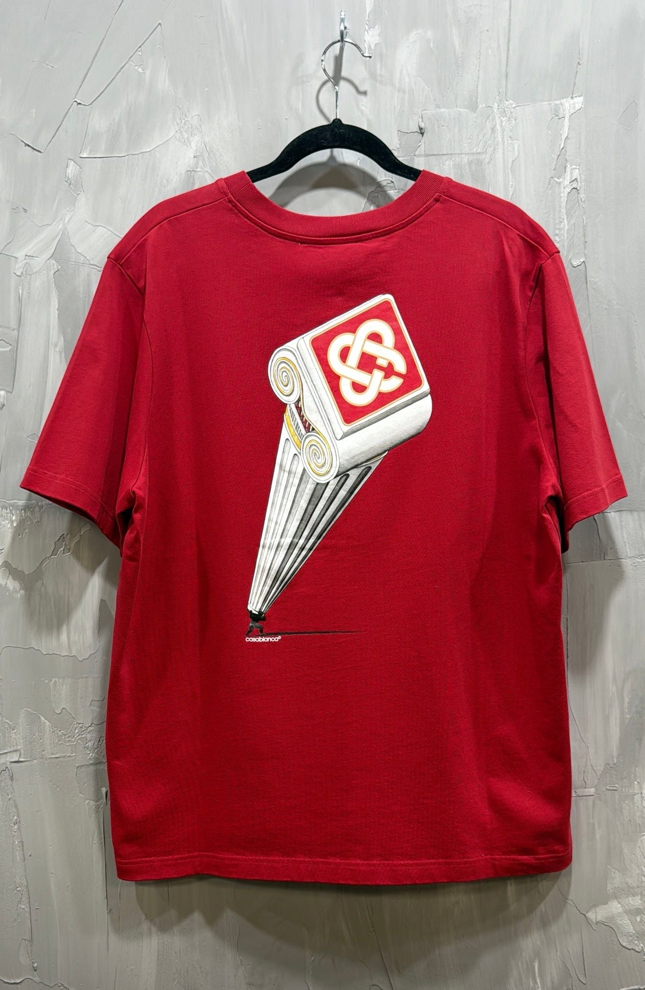 RED JERSEY LEANING COLUMN PRINTED TEE