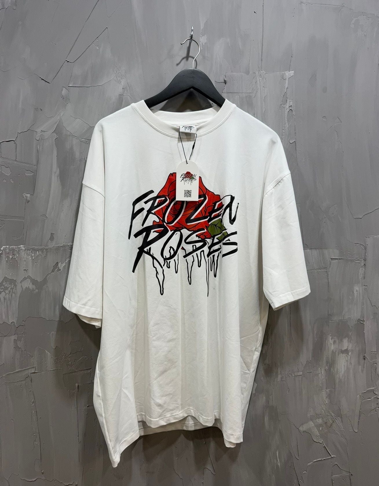 FROZEN ROSE WHITE WITH RED ROSE