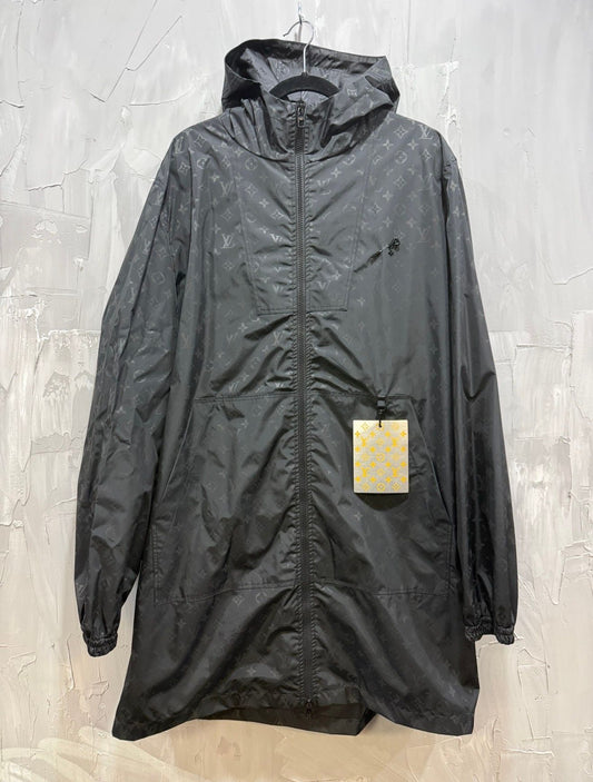 MONOGRAM MID LENGTH WINDBREAKER BLACK - Like New