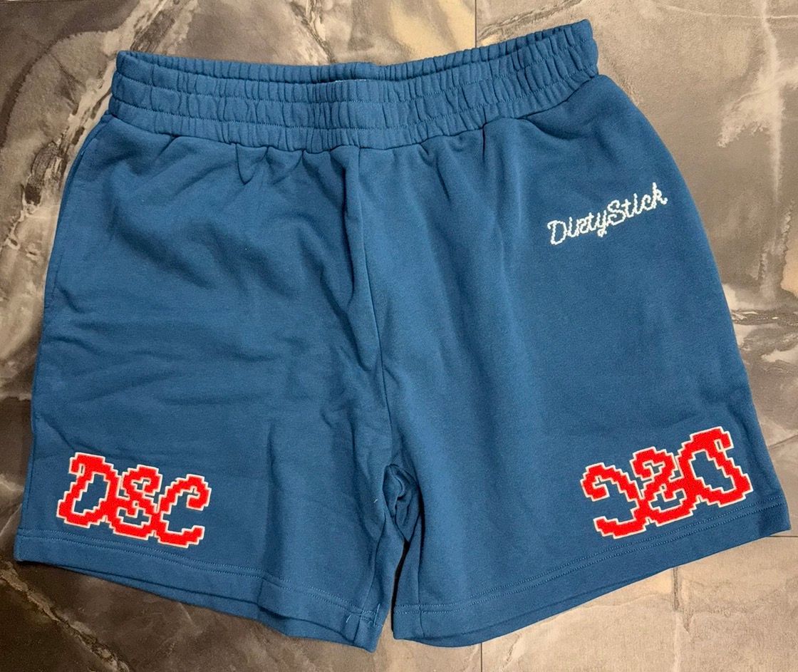 DIRTYSTICK DIGITAL LOGO SHORTS IN NAVY RED