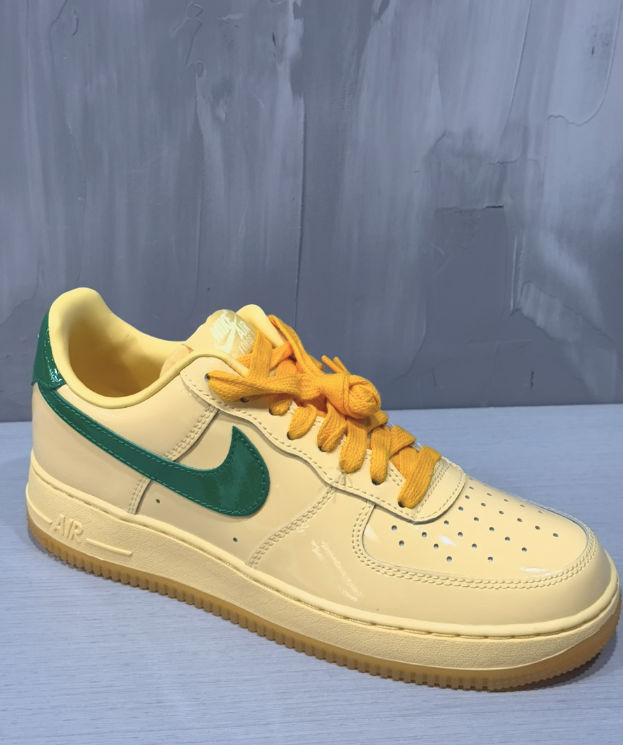 Nike Air Force 1 low patent leather topaz gold pine green