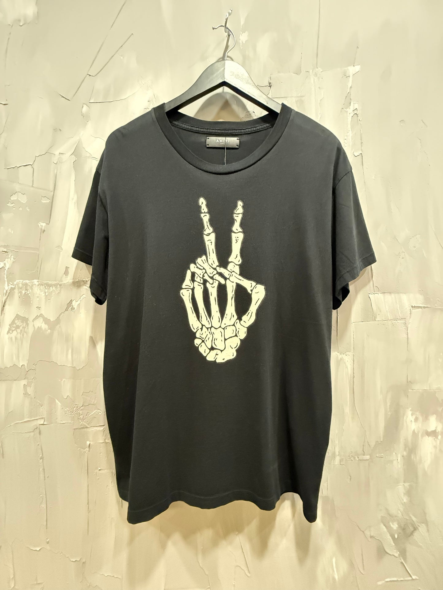 AMIRI SKELETON V LOGO TEE BLACK